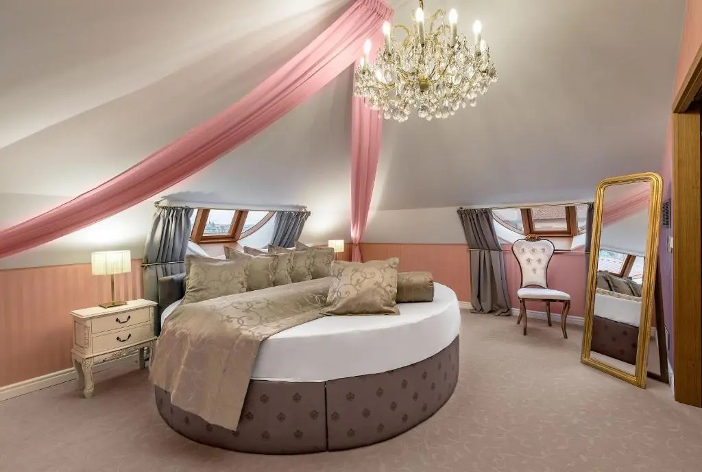 Luxury Suite