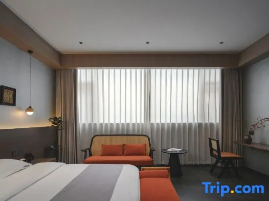 Standard Double room with courtyard view (full double bed)