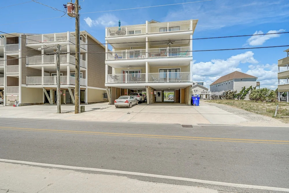 Carolina Beach Condo w/ Balcony: Walk to the Ocean