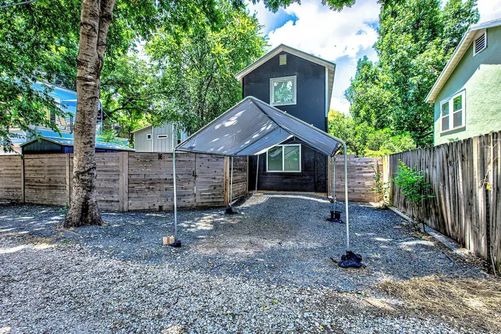 Garden Home Walkable to East Austin Eateries
