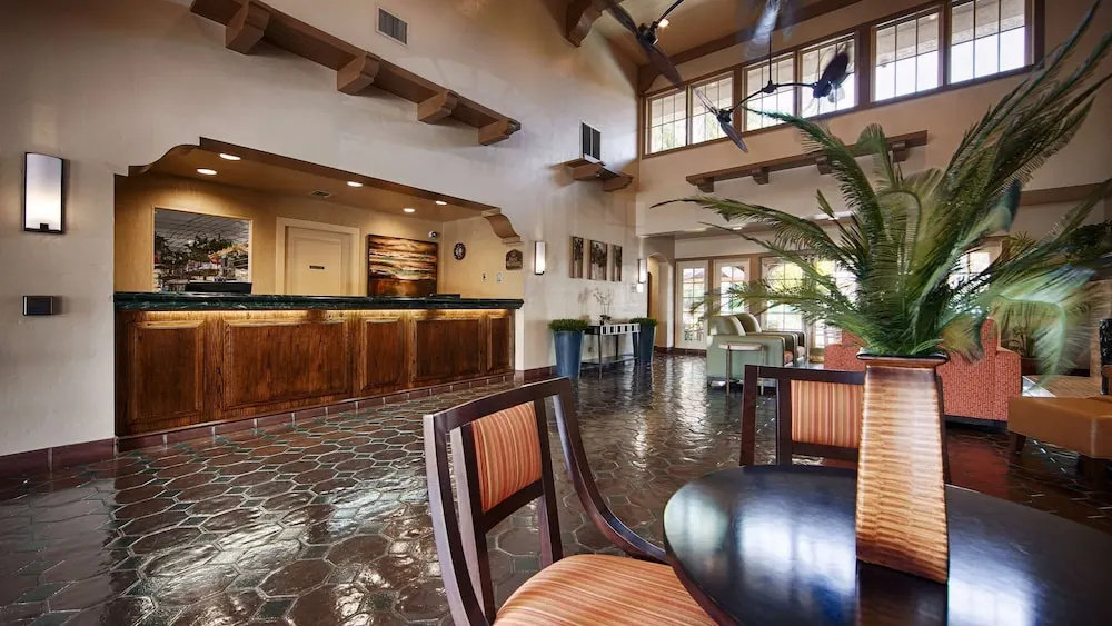 Lobby & Reception