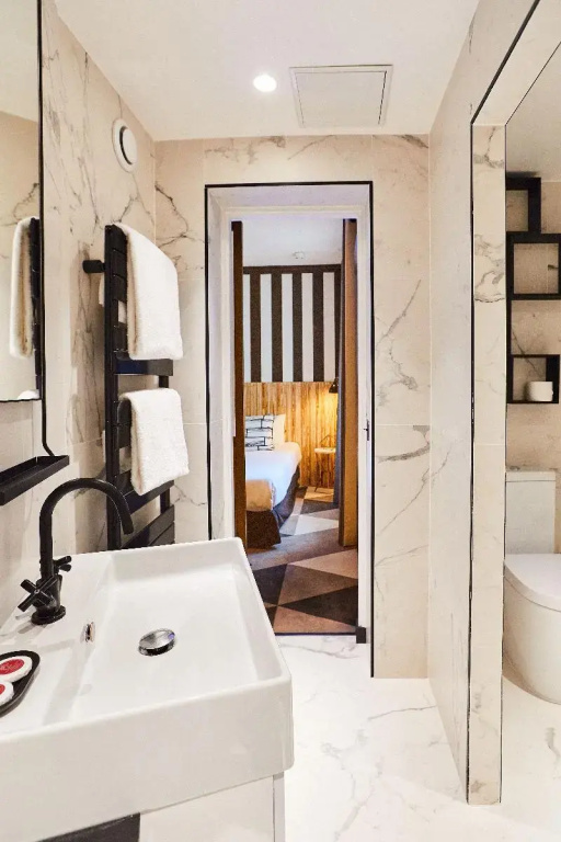 Madrigal hotel 135