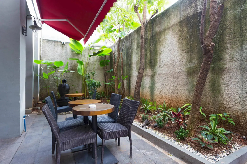 RedDoorz Plus near Blok M Square