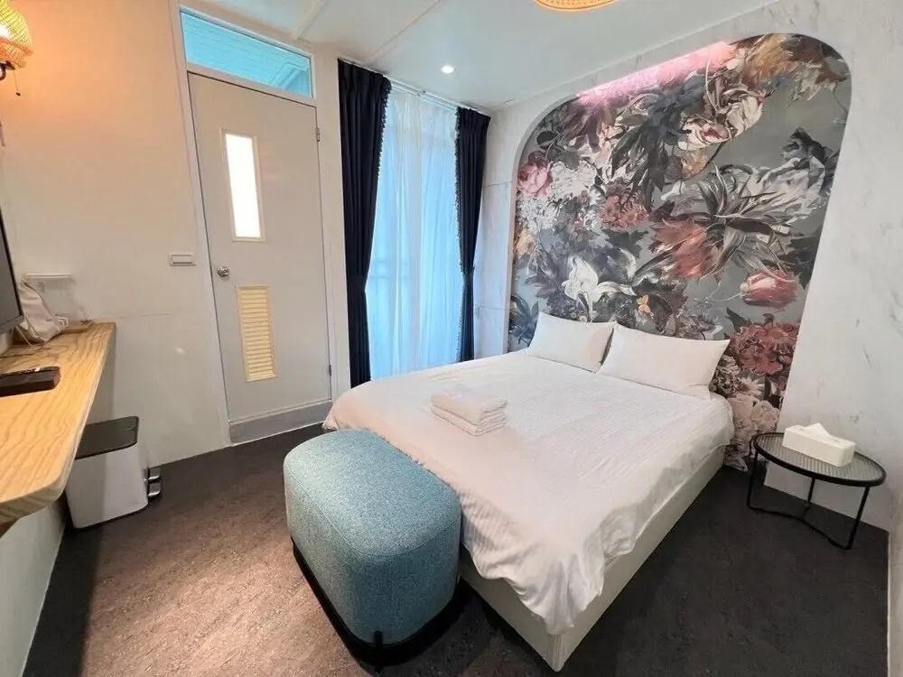 Classic Double room with balcony (full double bed)