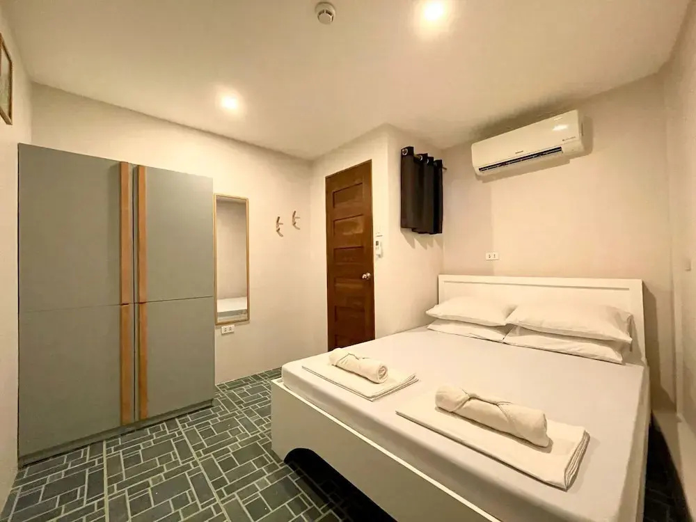 Economy room