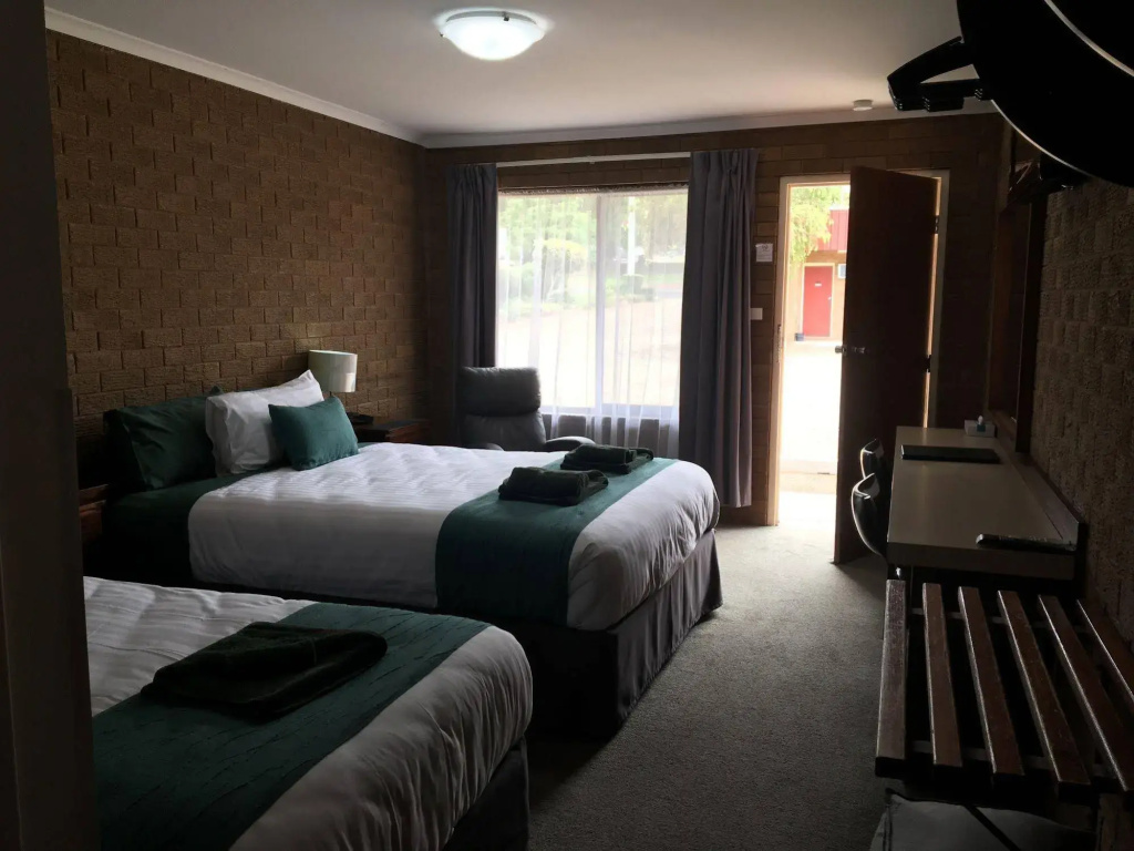 gallery_image_hidden_4