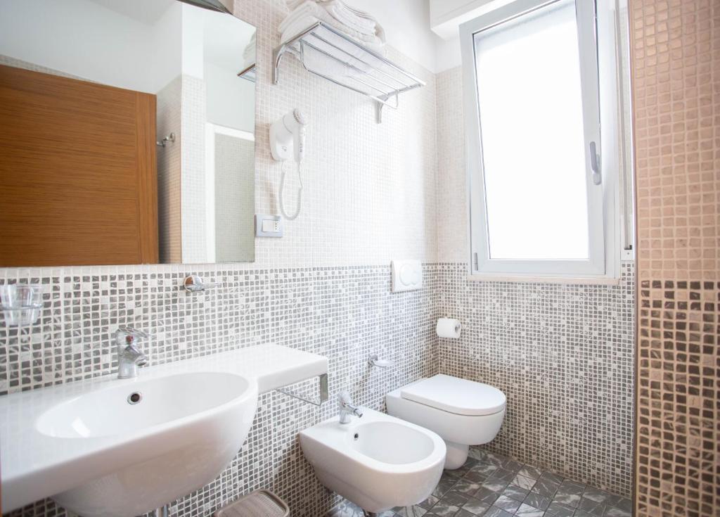 gallery_image_hidden_12