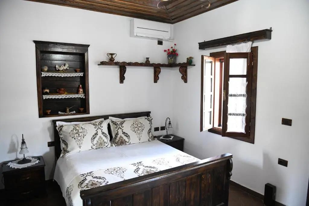 Standard Double room with balcony (full double bed)