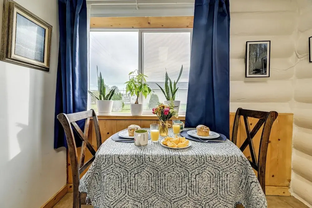 Unique Dog-friendly Log Cabin: Short Walk to Ocean — фото 6