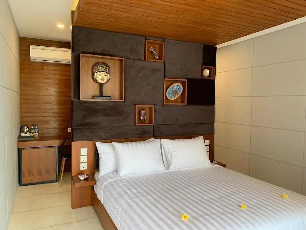 1 Bedroom Premium Double room with pool view (full double bed)