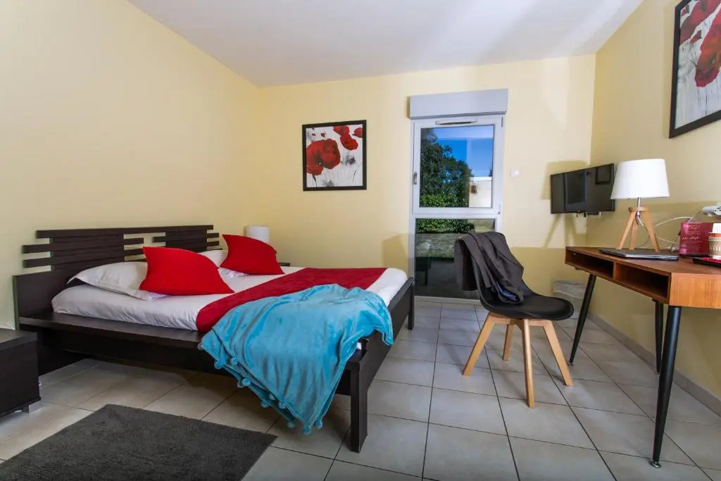 Standard Double room with garden view (full double bed)