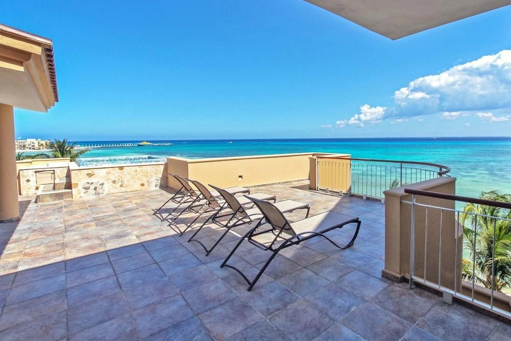 El Faro Penthouse Reef 403