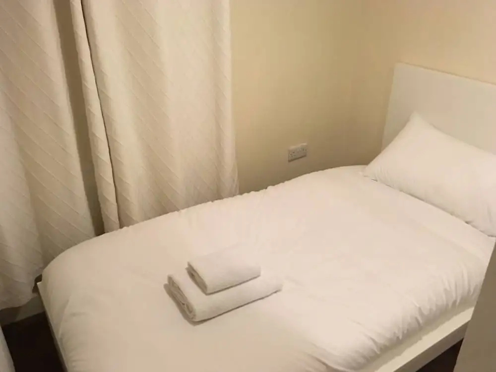 3 Bedroom House With Free Parking