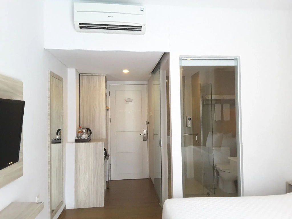Front One Akshaya Hotel Karawang - Général