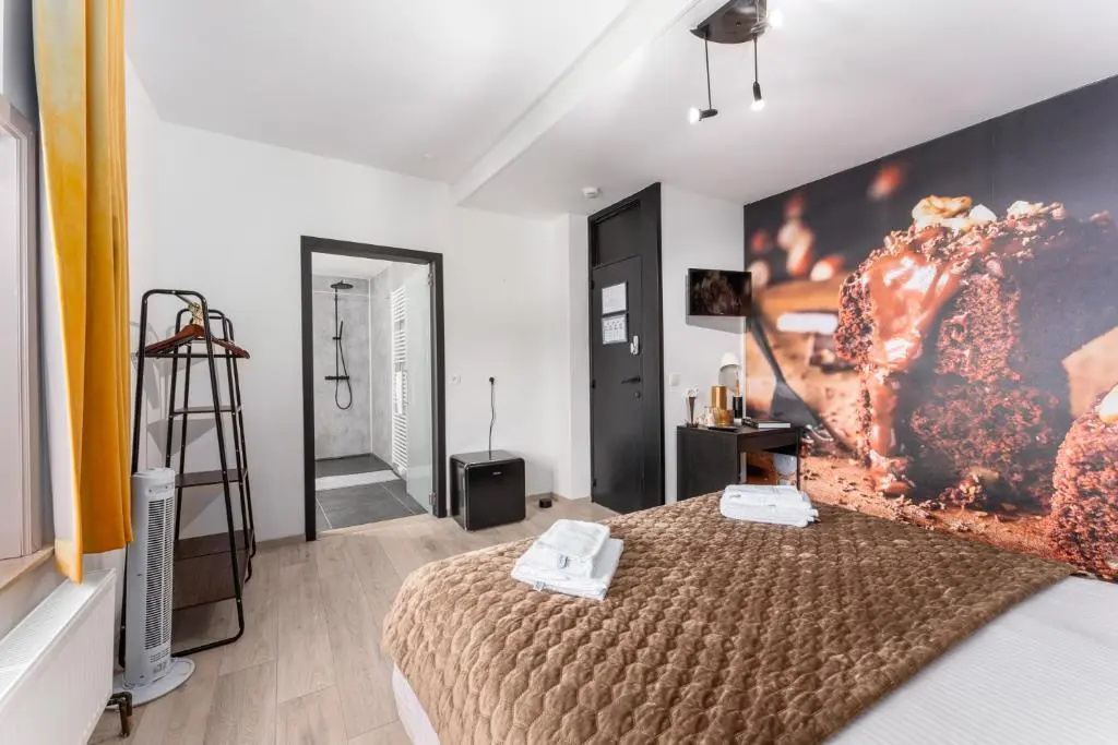 Double room (full double bed)
