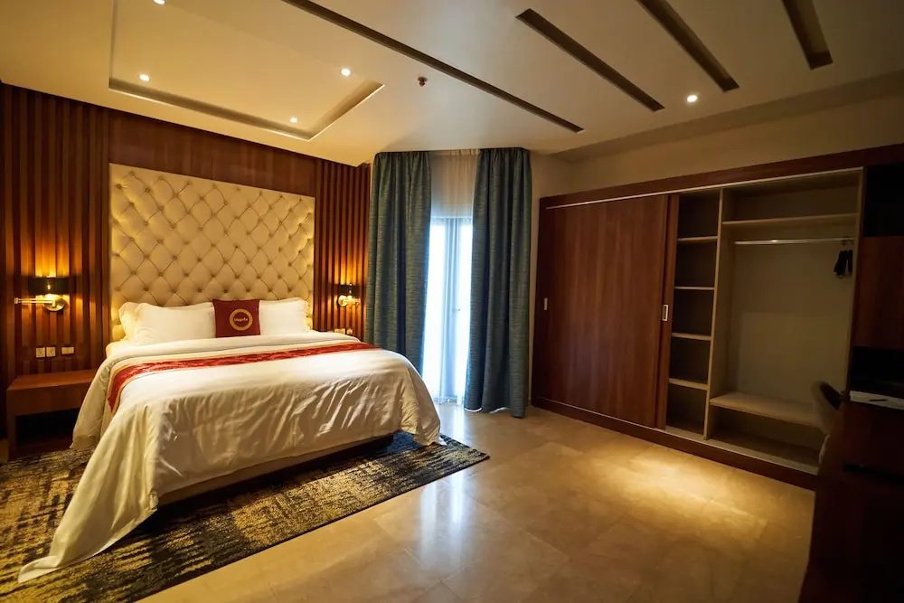 Executive Double Suite full double bed