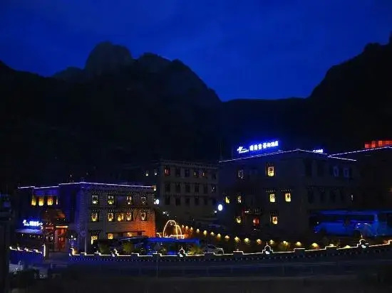 Shanbara Homestay (Daocheng Yading Visitor Center)