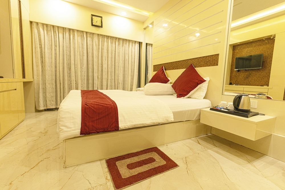 1 Bedroom Superior Double room beachfront (full double bed)