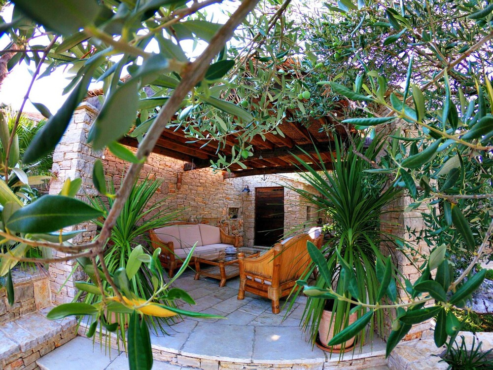 Superb Apartment in Murter with Hot Tub