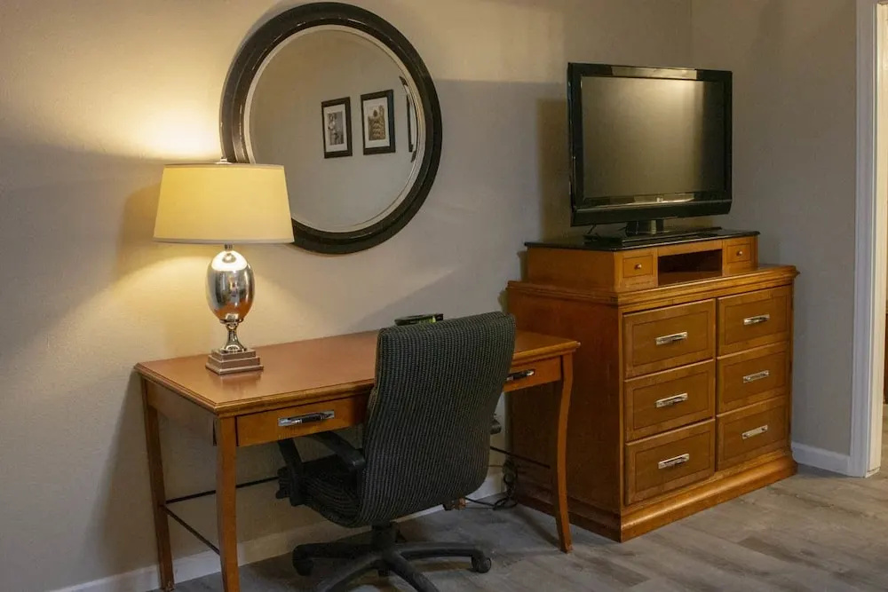 Deluxe Double room (full double bed)
