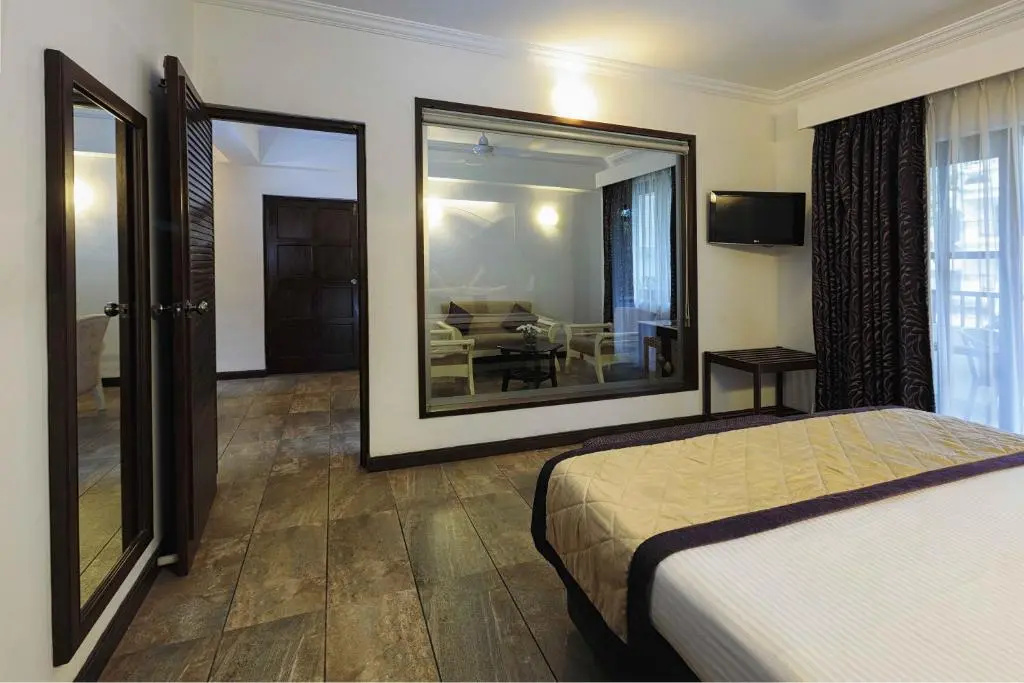 Suite with pool view