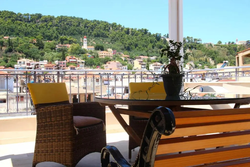 Superior Triple room with partial sea view