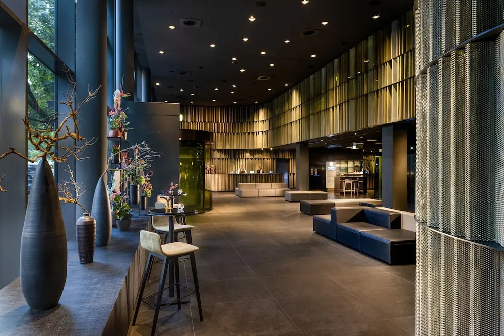 Lobby & Reception