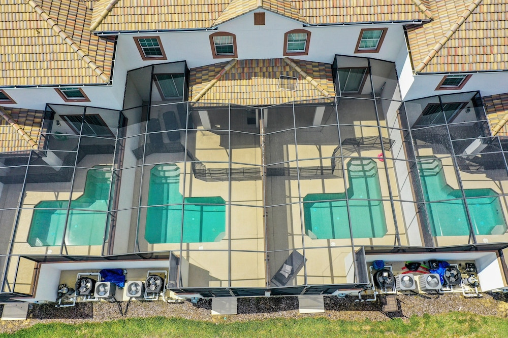 Modern Luxury Townhome With hot tub & Private Pool - Near Theme Parks