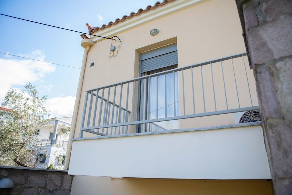 Loucas Home Kalloni Lesvos Central Stay w Balcony