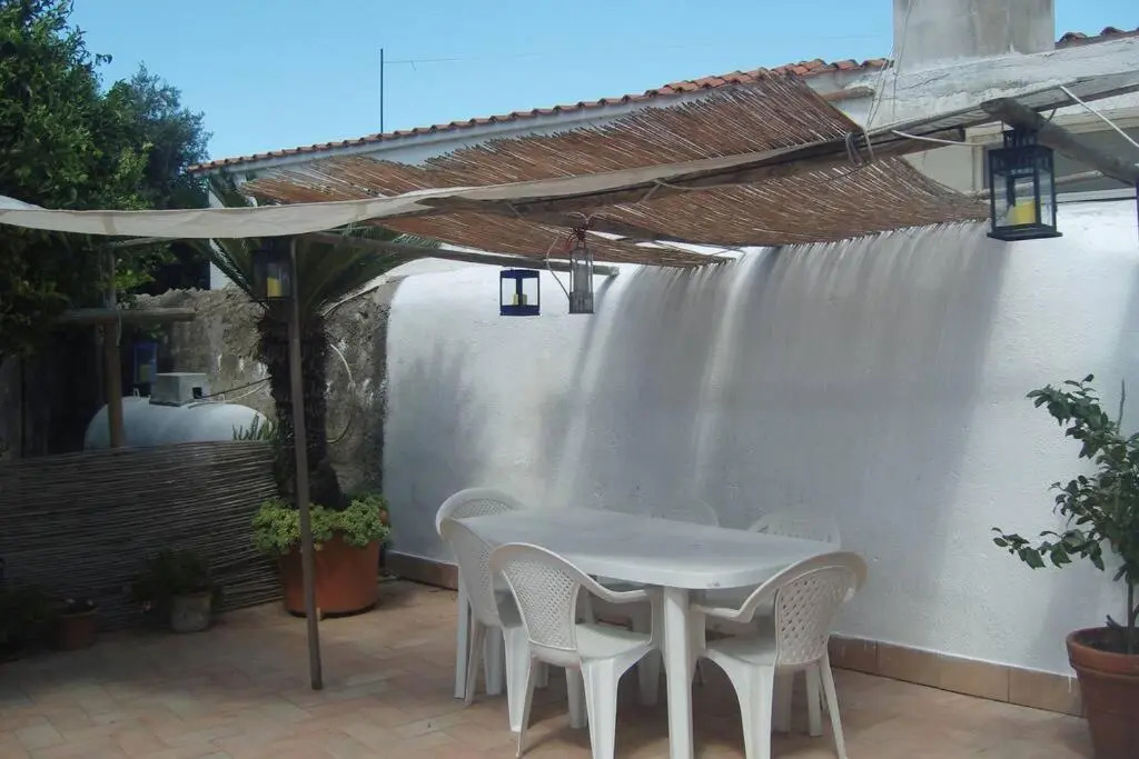 Little house with yard and BBQ in Procida Island