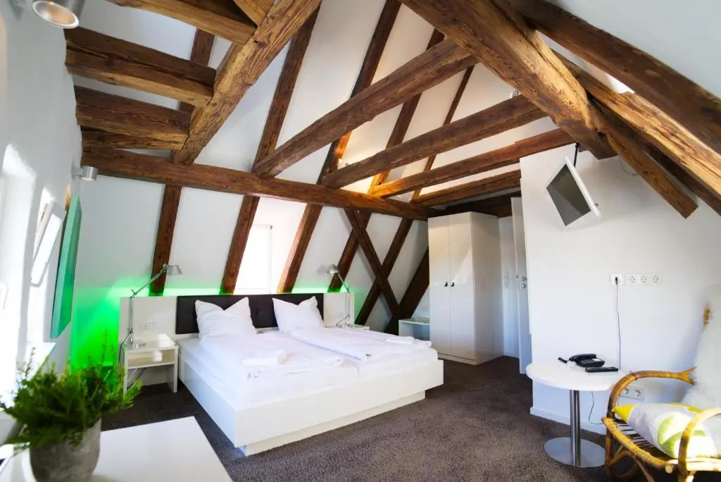 Deluxe Double room (full double bed)