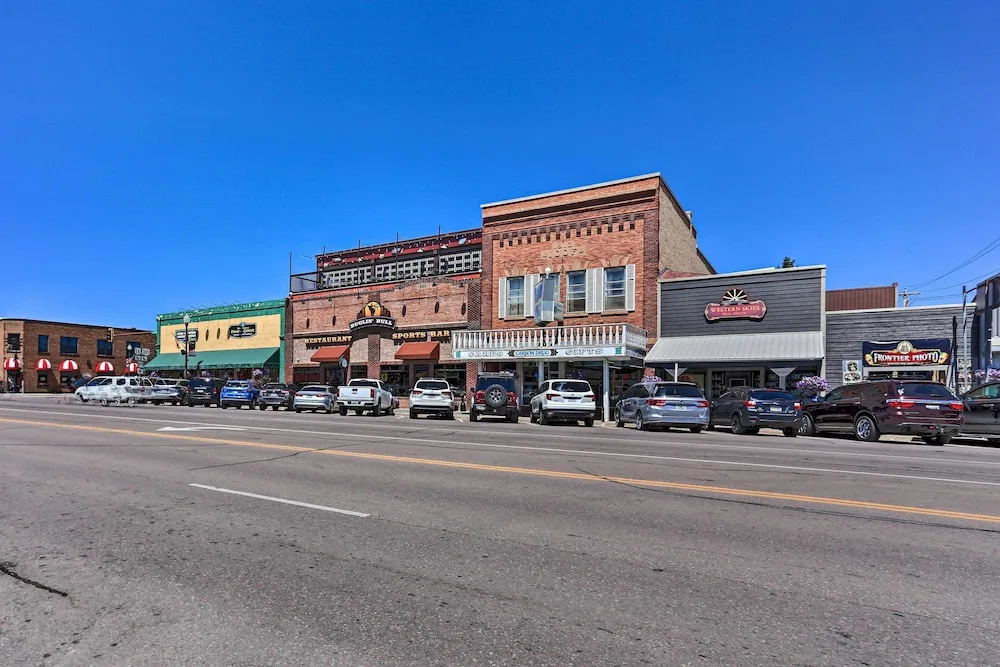 Black Hills Basecamp: 2 Historic Dtwn Custer Apts