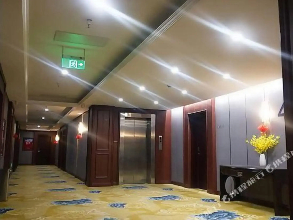 Wanxin Zhige Hotel (Zigong Huashang Civic Center) - фото 4