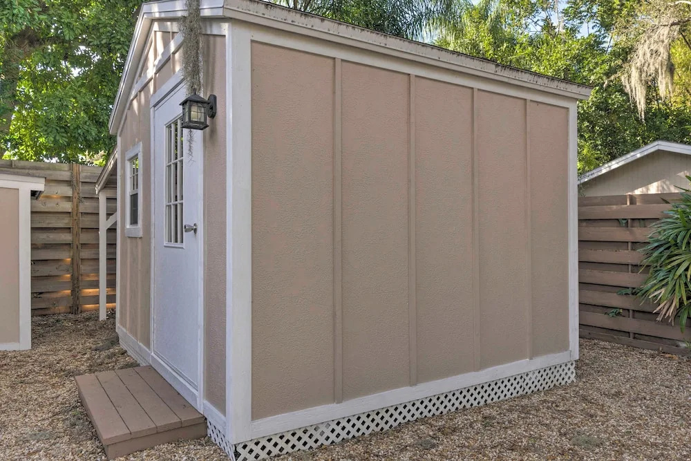 Bright Sarasota Bungalow - 5 Mi to Siesta Beach!