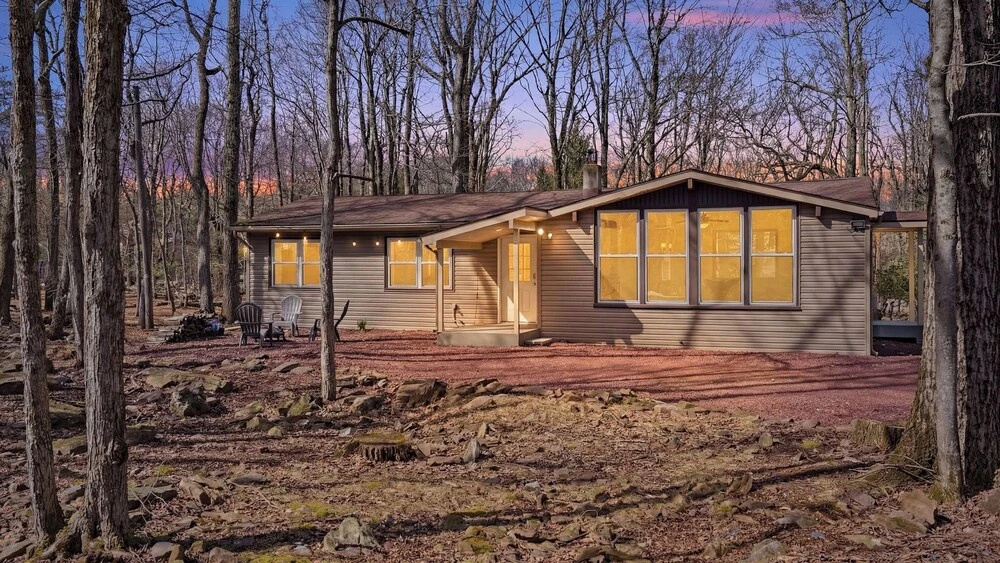 Estates Drive by Avantstay Pocono Cabin + Deck + Firepit Near Big Boulder & Jack Frost