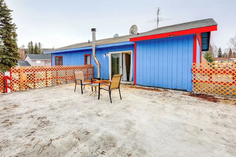 Near Dtwn & Pioneer Park: Fairbanks Home w/ Deck!