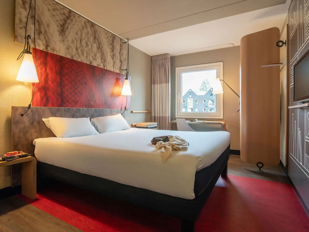 With View of a Typical Amsterdam Canal Double room (full double bed)