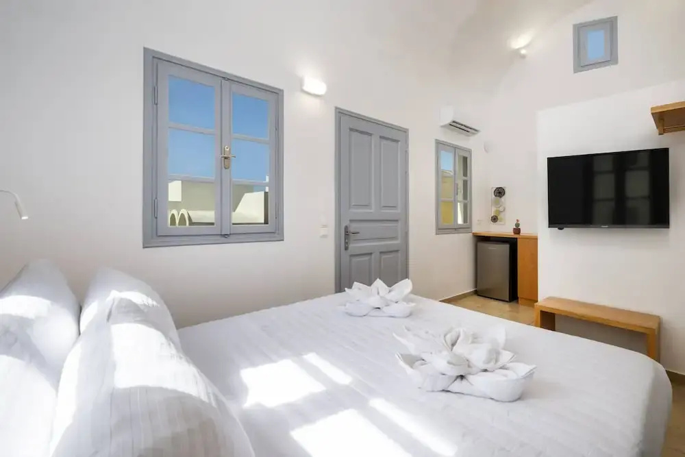 Standard Double room with balcony (full double bed)