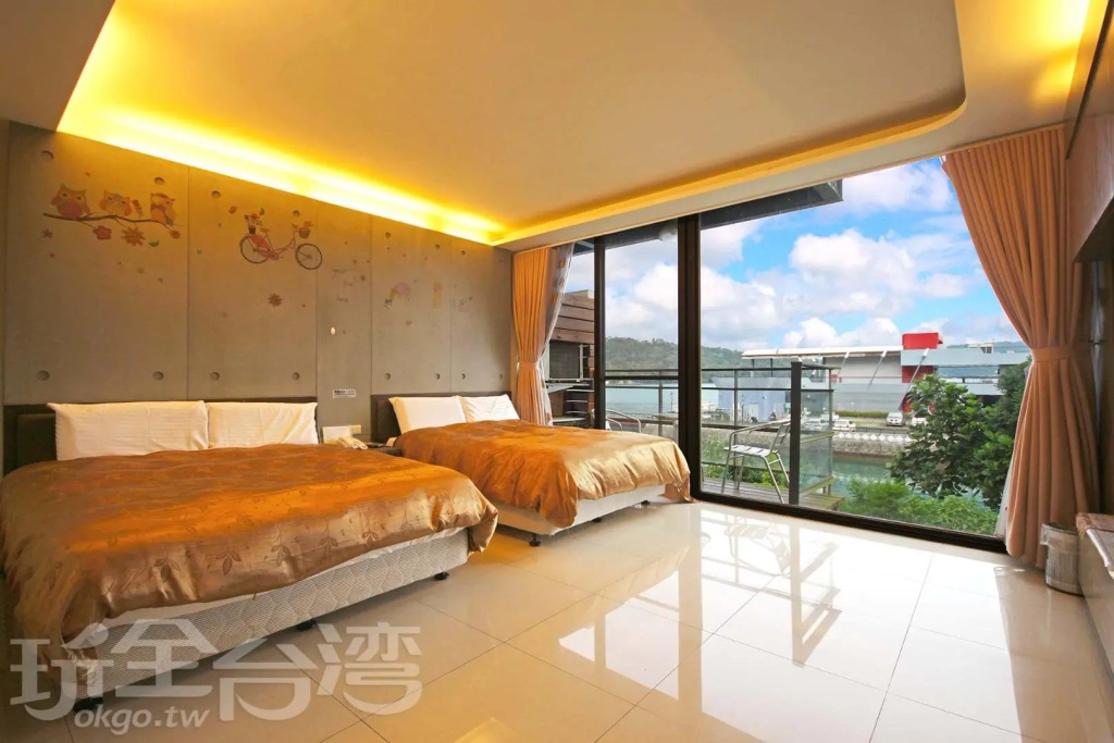 Standard Quadruple room with lake view
