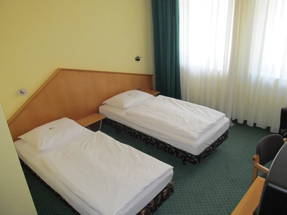 Economy Double room (twin beds)