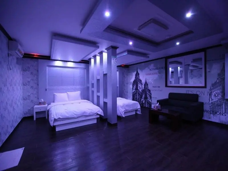 Double Suite (full double bed)