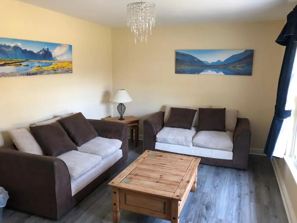 2 Bedrooms Cottage