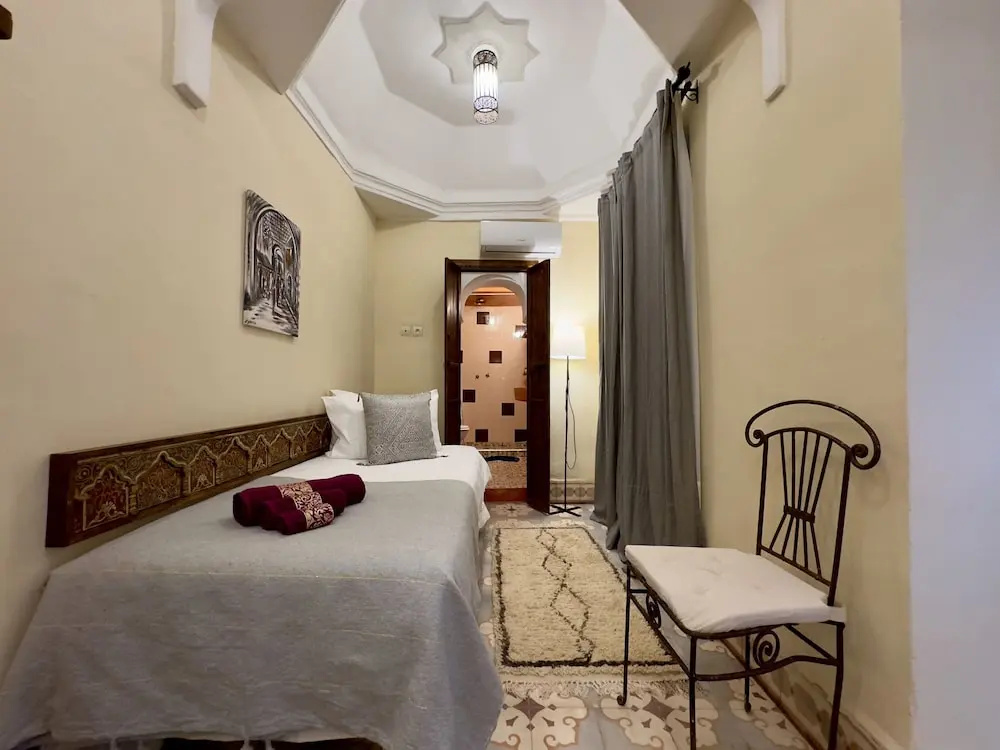 Standard Triple room with courtyard view