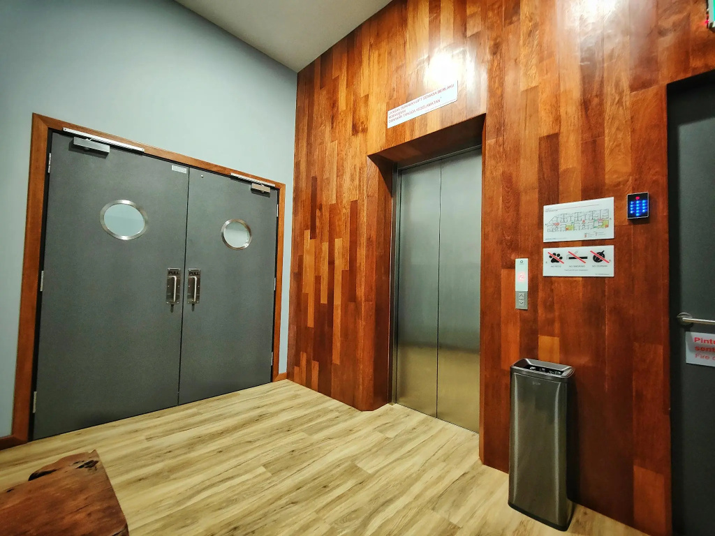 Lobby & Reception