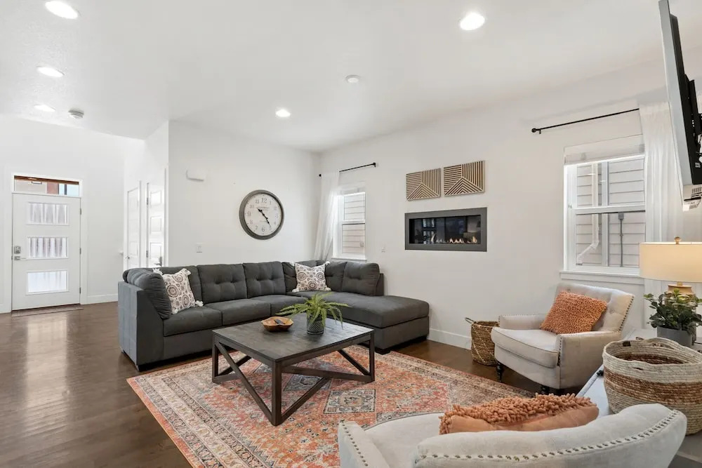 Steps From River & Old Town - Hot Tub & King Bd — фото