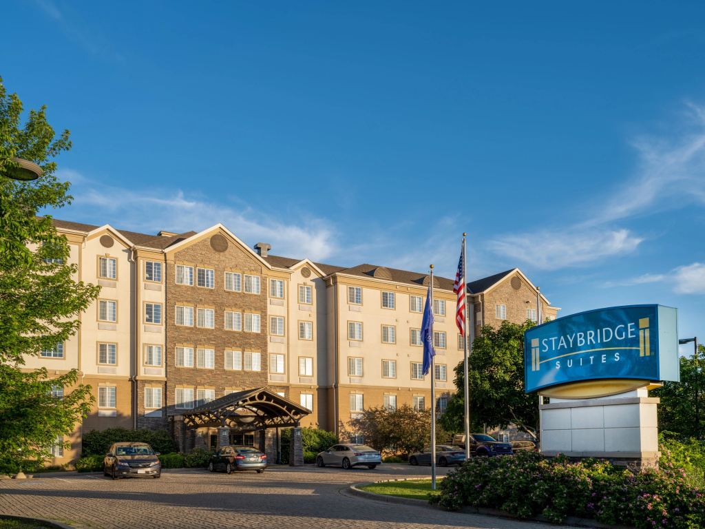 Staybridge Suites Milwaukee Airport South by IHG