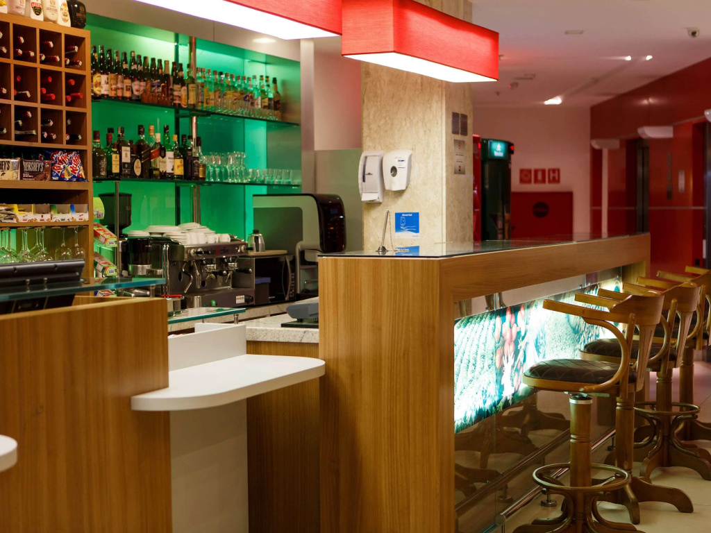 Food & Beverage