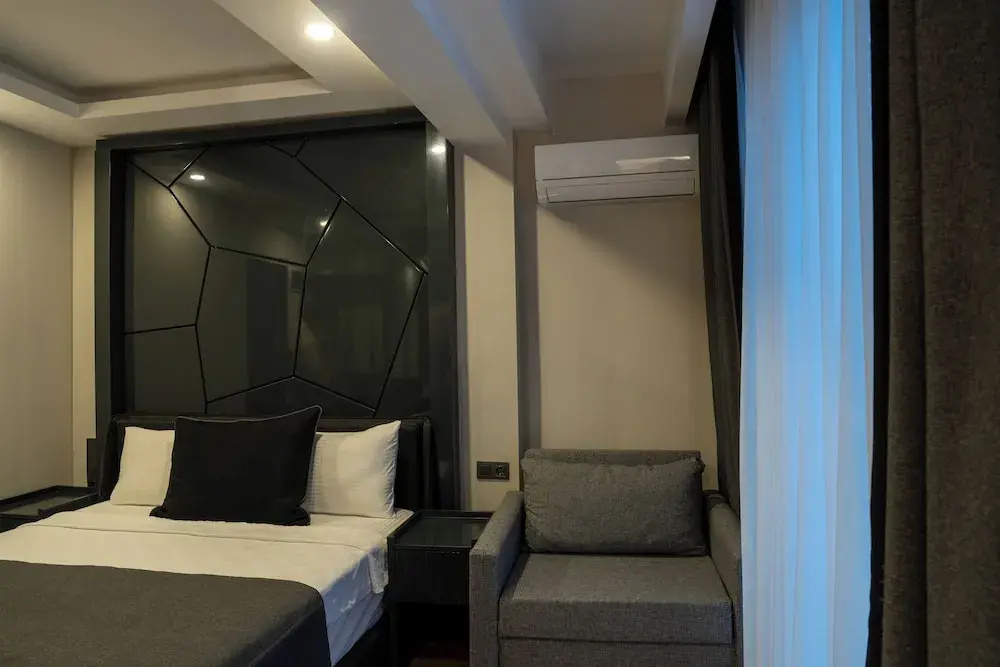 Economy Basement room