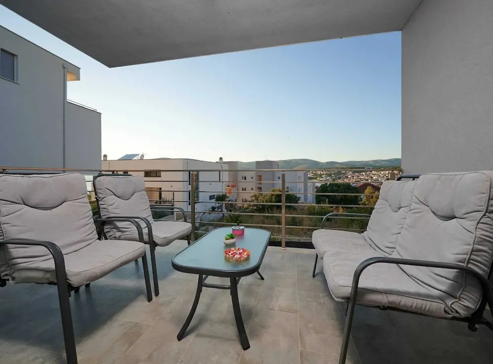 Exclusive Okrug Gornji Apartment With Shared Pool
