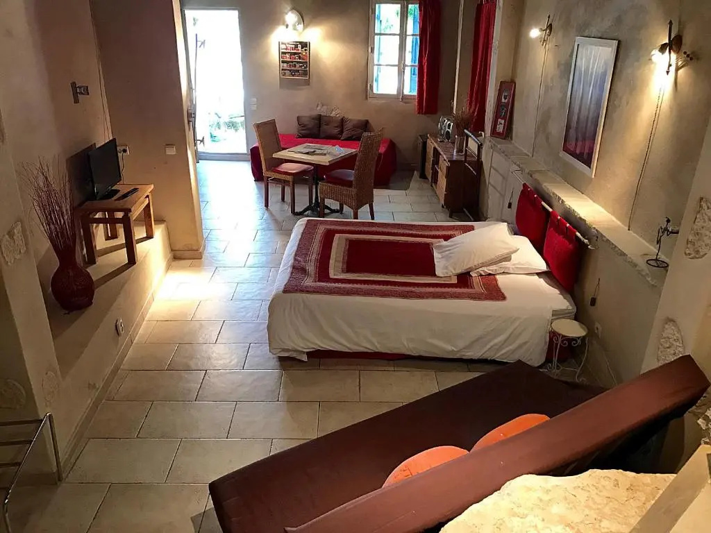 Logis Le Mas Et La Flambee Du Luberon - Chambres